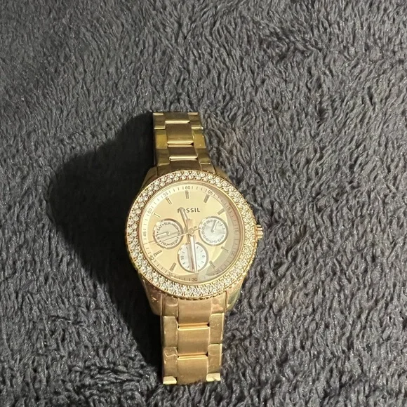 Women’s Fossil watch - Picture 2 of 3